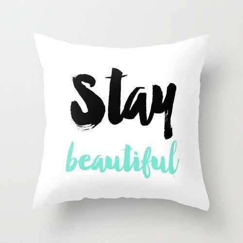 Capa de Almofada Decorativa "Stay Beautiful" - Inspiração Diária